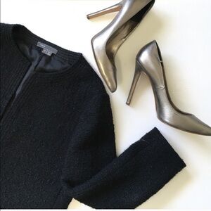 Wool Blend Cropped Jacket in Black
Vince sz 2